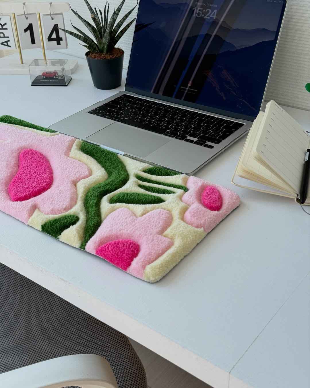 The Retro Bloom: Handmade Custom Floral Tufted Desk Mat